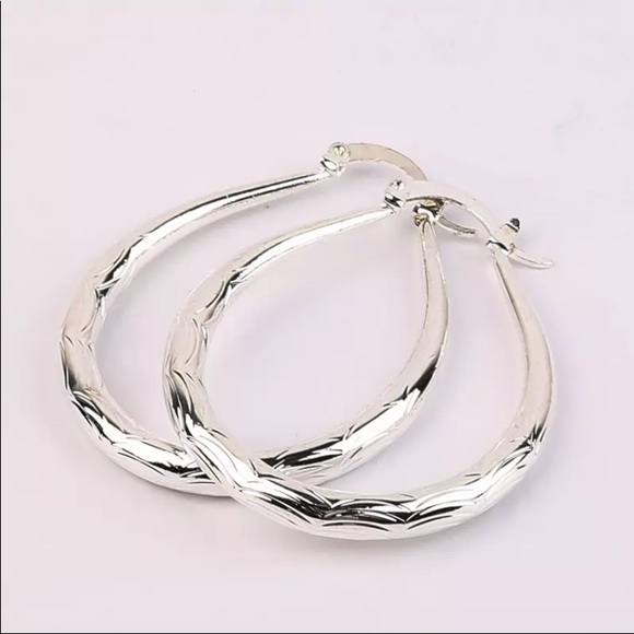 Pretty Silver Oval Hoop Earrings - Picture 3 of 3